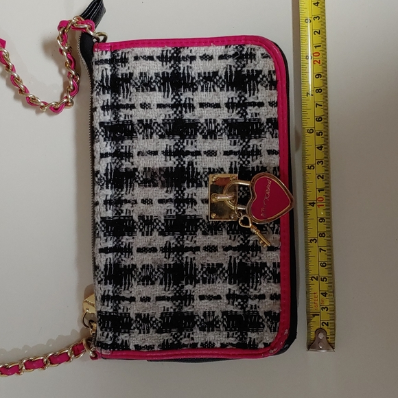 Betsey Johnson Dreamworks Trolls 2 in 1 Crossbody Bag - Picture 13 of 17